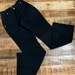 Jaanuu “Moto” woman’s medical scrub pants in woman’s XS.